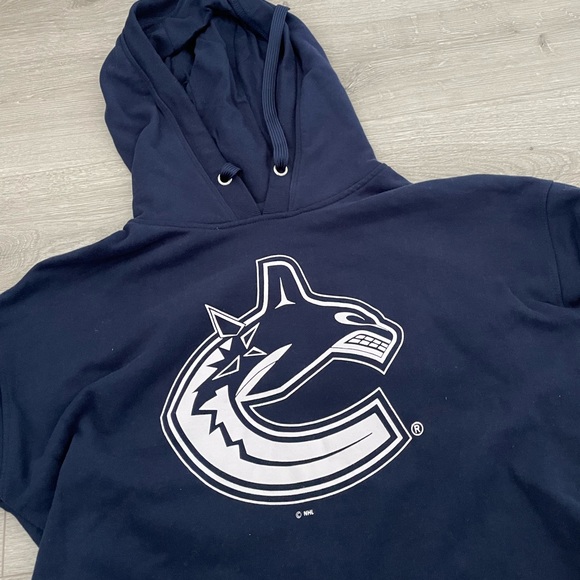 Canucks DKNY Cropped Hoodie - Picture 3 of 5